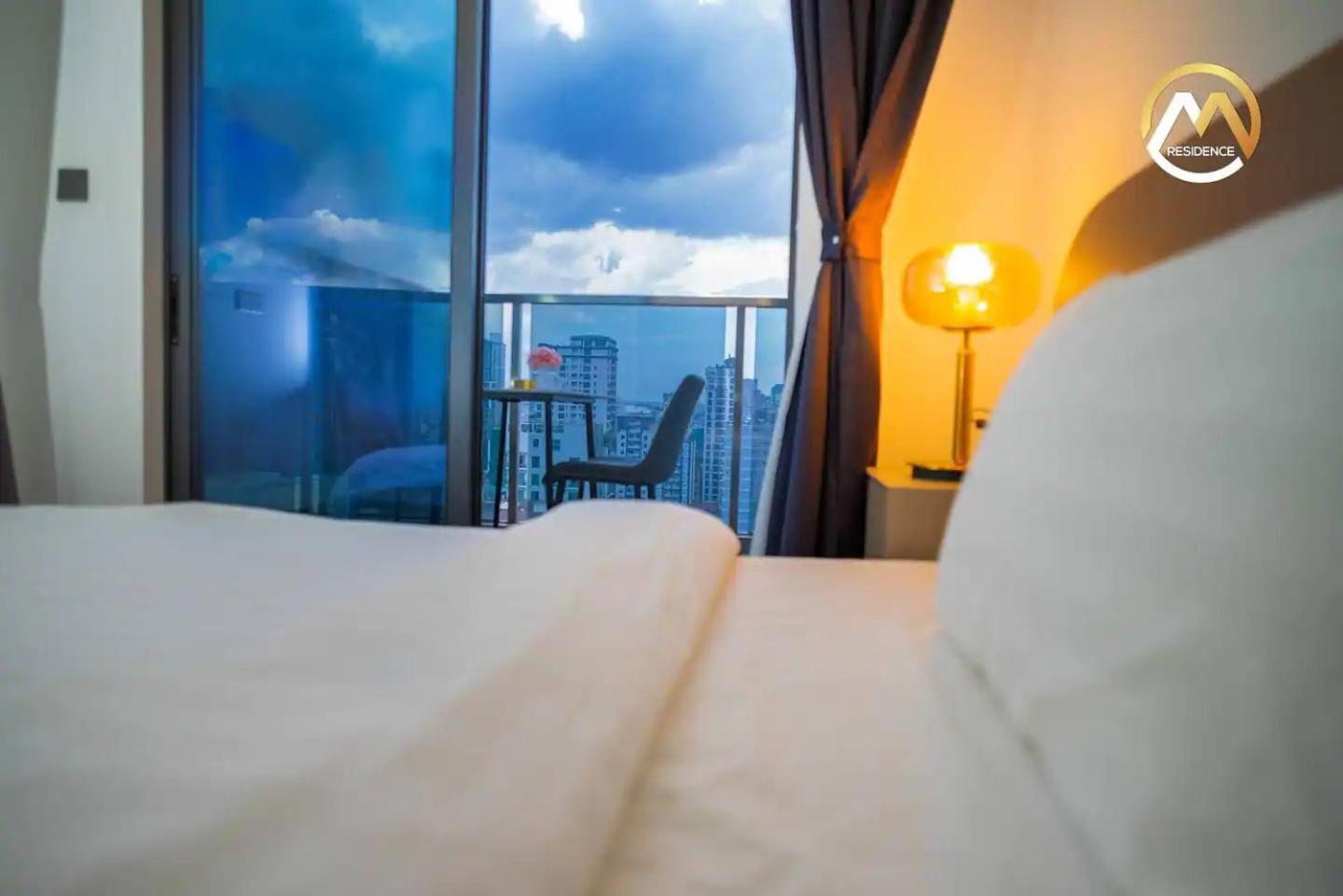 Hotel Serviced Apartments Top One Infinity Pool With View Of 360 Degree Phnom Penh Exteriör bild