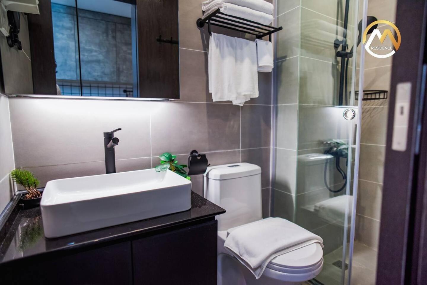 Hotel Serviced Apartments Top One Infinity Pool With View Of 360 Degree Phnom Penh Exteriör bild
