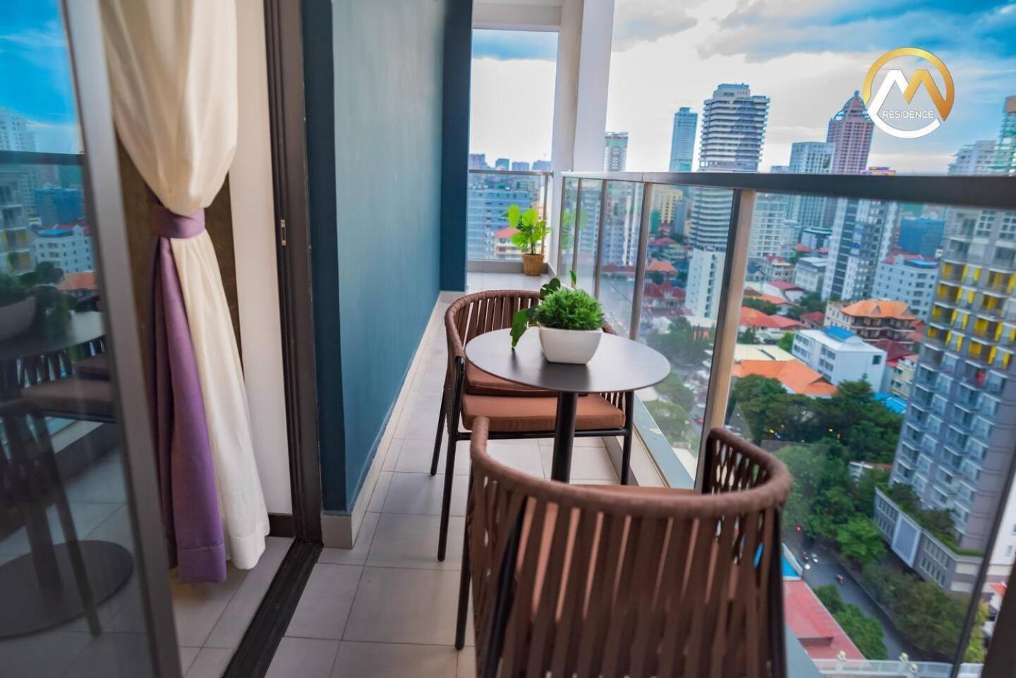 Hotel Serviced Apartments Top One Infinity Pool With View Of 360 Degree Phnom Penh Exteriör bild