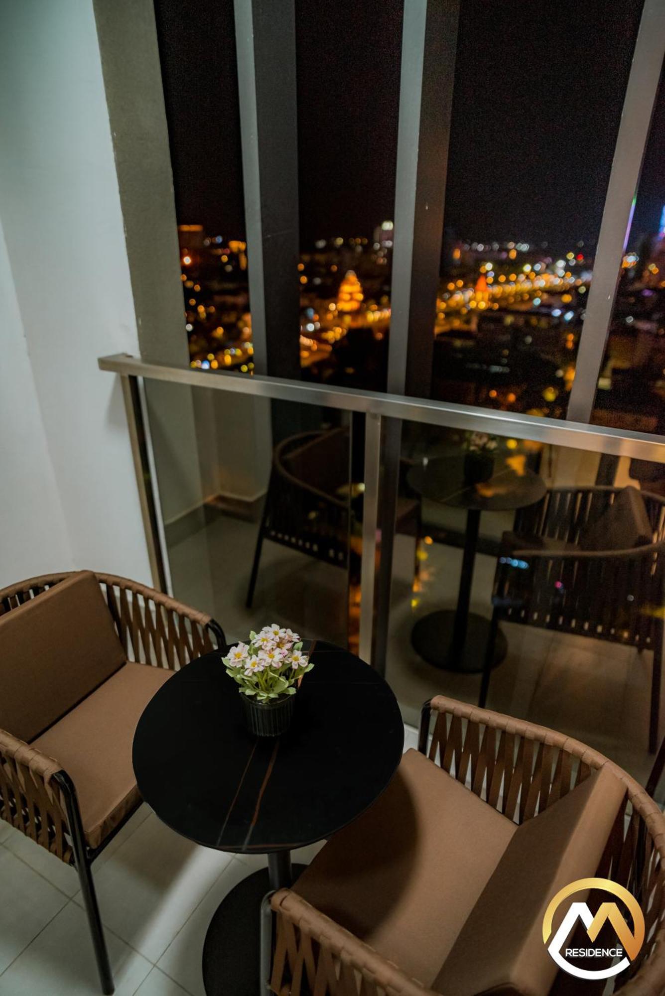 Hotel Serviced Apartments Top One Infinity Pool With View Of 360 Degree Phnom Penh Exteriör bild