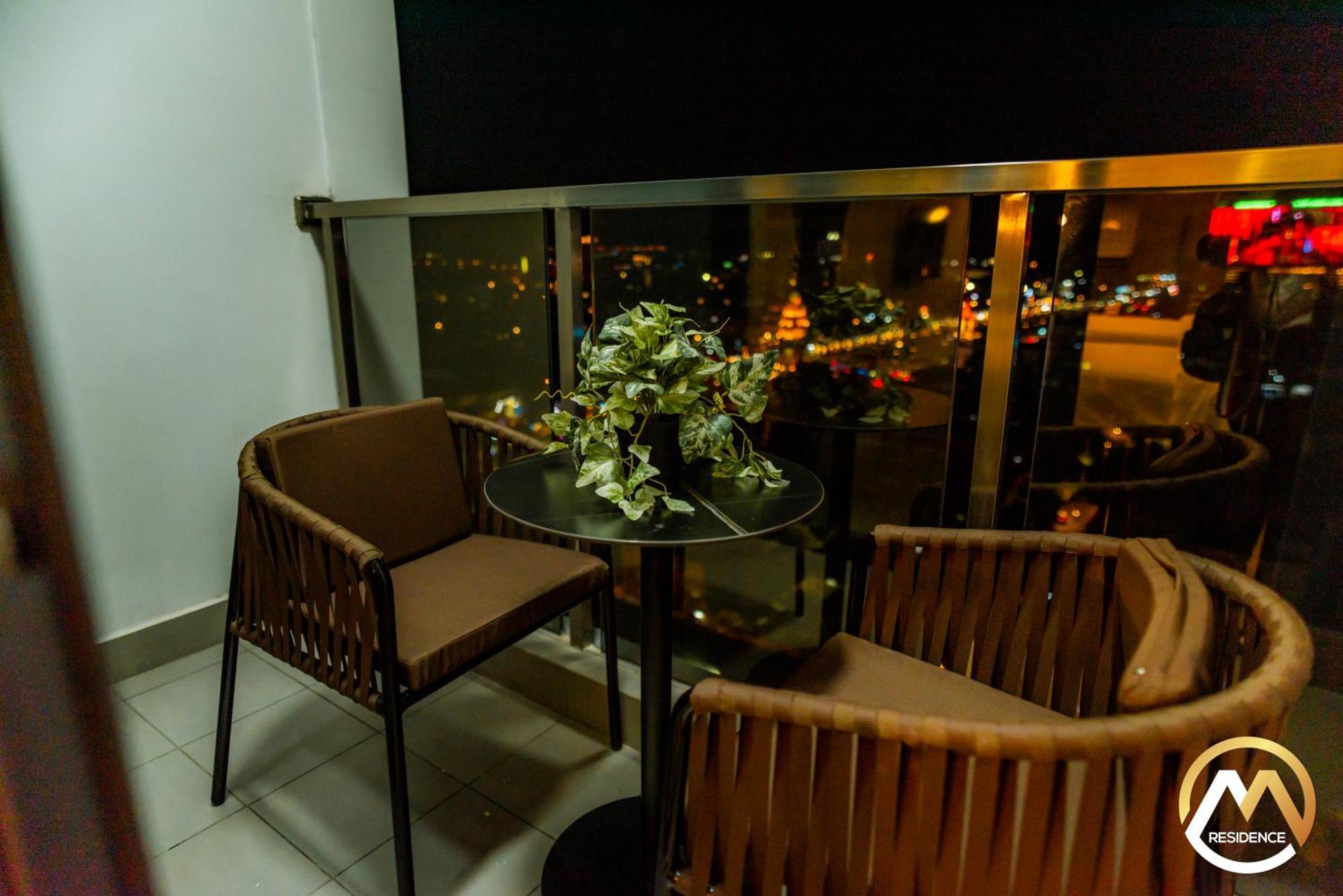 Hotel Serviced Apartments Top One Infinity Pool With View Of 360 Degree Phnom Penh Exteriör bild
