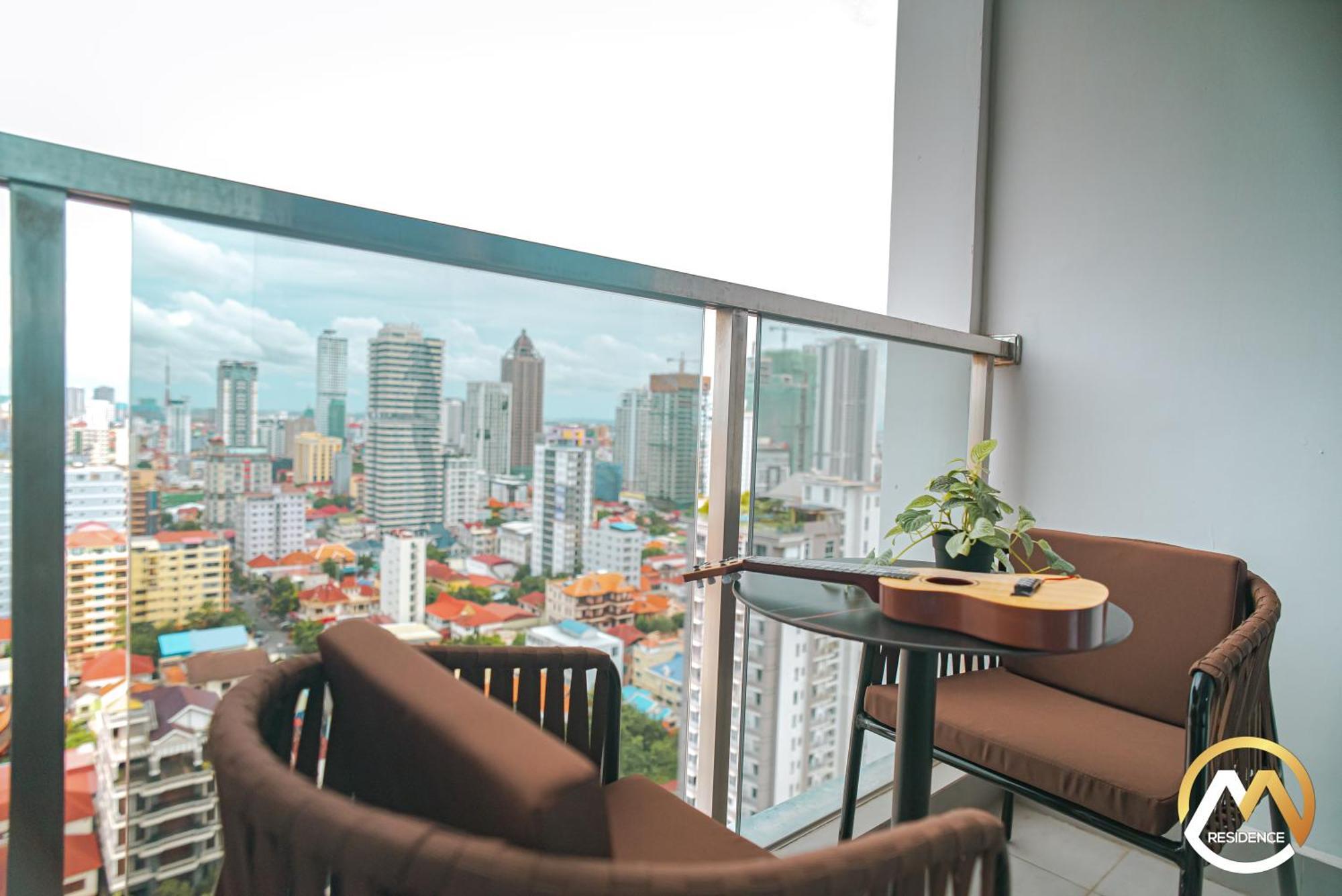 Hotel Serviced Apartments Top One Infinity Pool With View Of 360 Degree Phnom Penh Exteriör bild