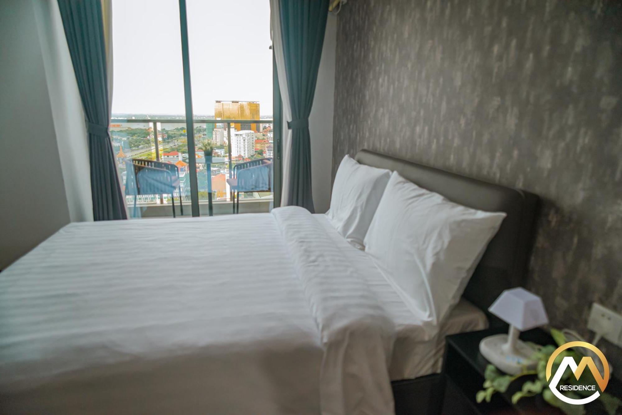 Hotel Serviced Apartments Top One Infinity Pool With View Of 360 Degree Phnom Penh Exteriör bild