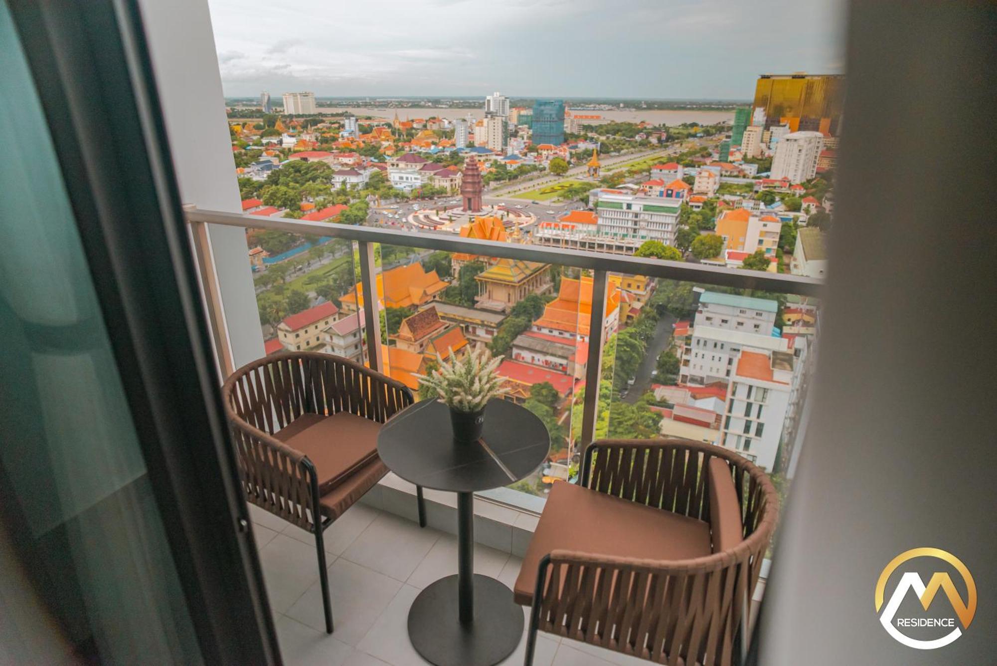 Hotel Serviced Apartments Top One Infinity Pool With View Of 360 Degree Phnom Penh Exteriör bild