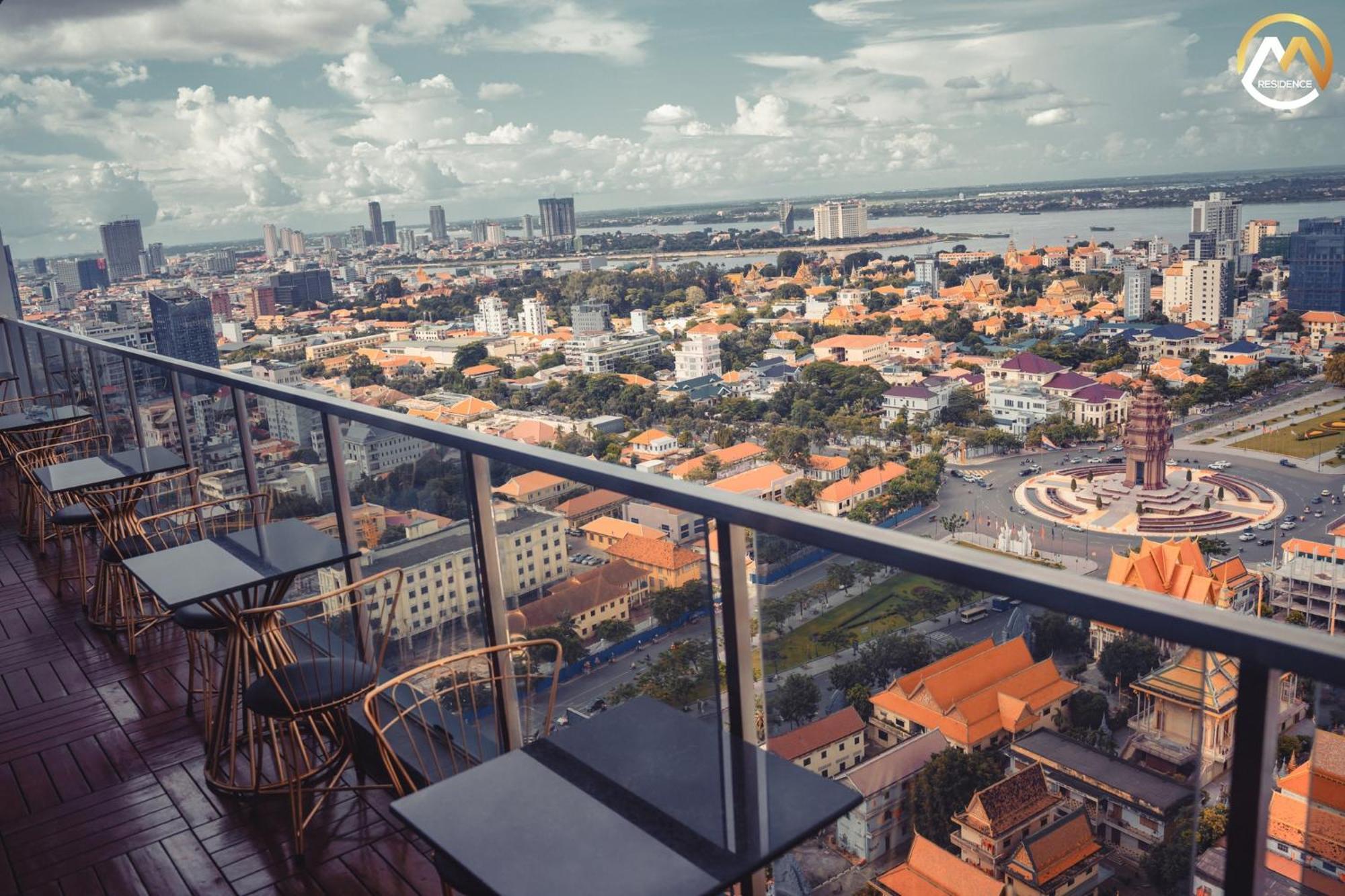 Hotel Serviced Apartments Top One Infinity Pool With View Of 360 Degree Phnom Penh Exteriör bild